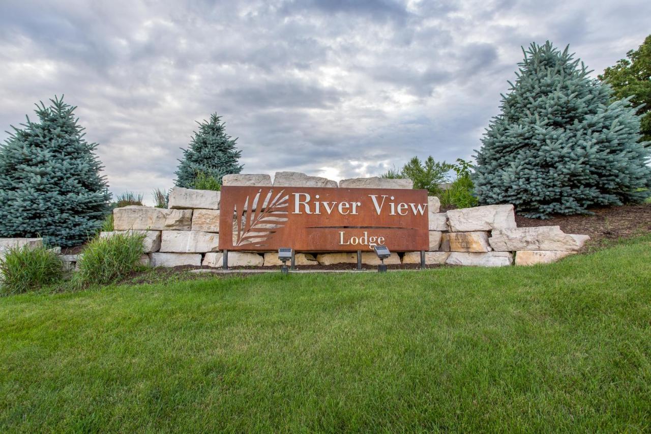 River View Lodge Le Claire Exterior photo